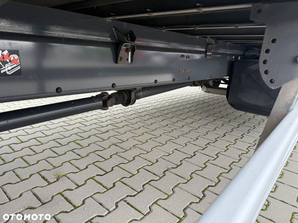 Renault D12 / 220 KM / WINDA / KONTENER 8,30M / ROLETA ELEKTRYCZNA / Z FRANCJI / STAN BDB / / / - 24