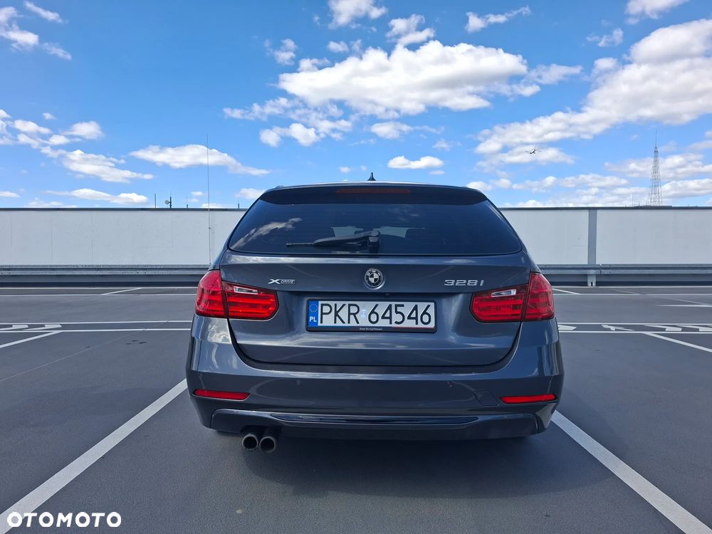 BMW Seria 3 328i Sport Line - 9