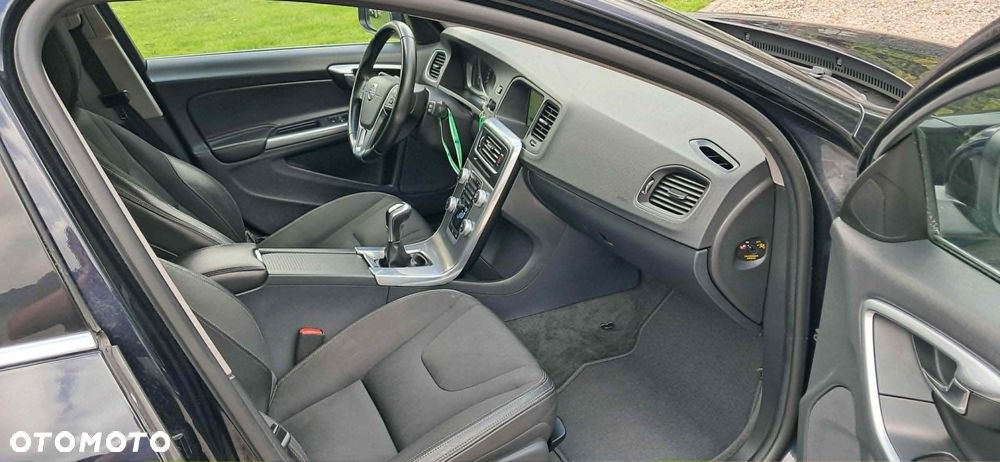 Volvo V60 D3 Momentum - 11