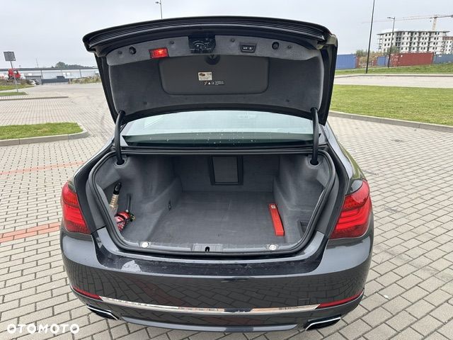 BMW Seria 7 740Li - 10