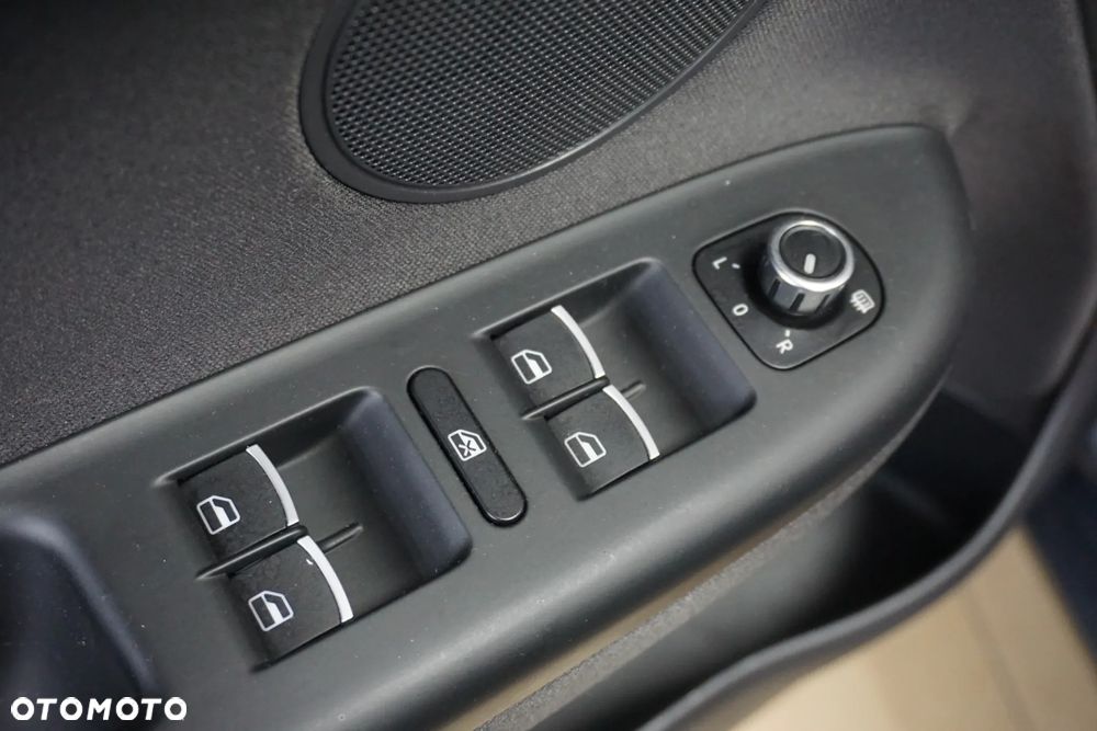 Volkswagen Golf Plus 1.6 Highline - 29