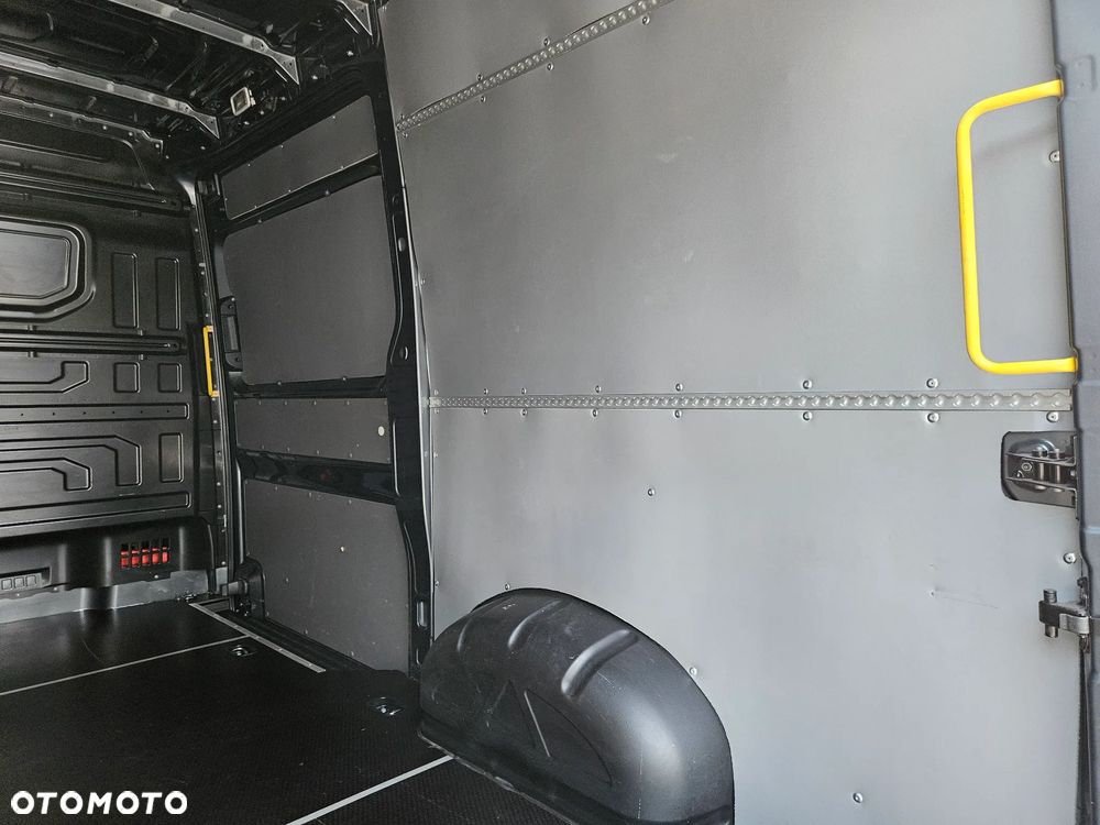 Volkswagen CRAFTER L3H2 Blaszak DSG LEDY 24tyś km SalonPL FV23% - 27