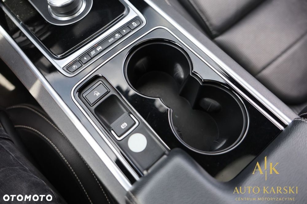 Jaguar XE - 21