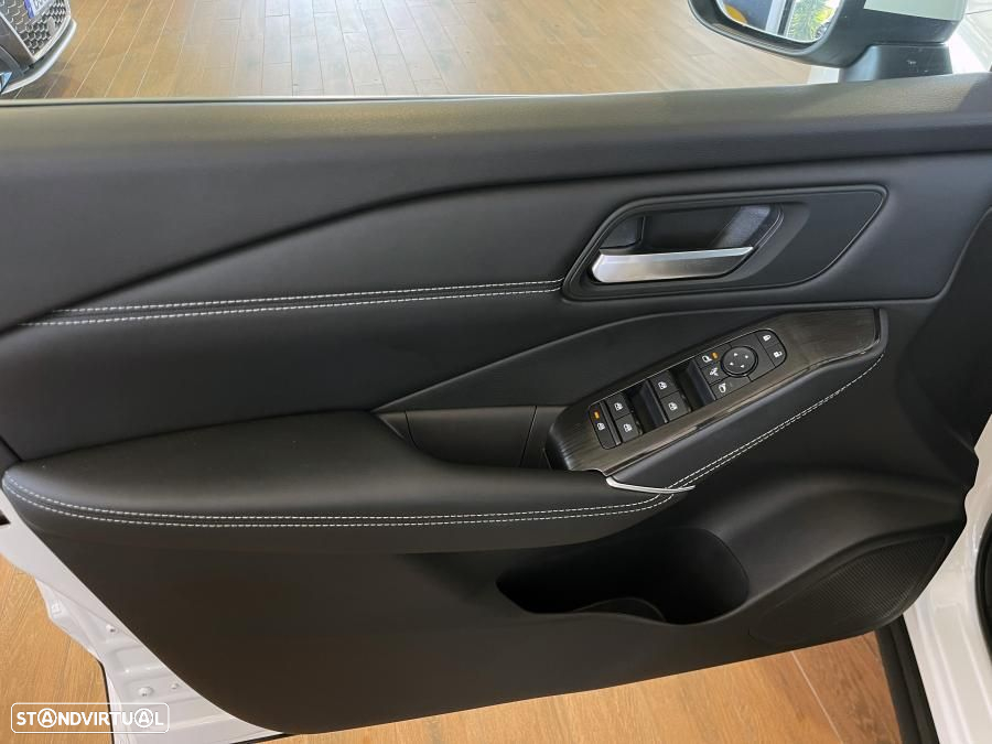 Nissan Qashqai 1.3 DIG-T N-Connecta LED+SKY - 27
