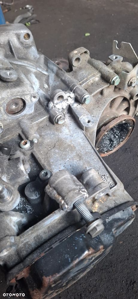 VW GOLF V 1.9TDI SKRZYNIA BIEGÓW JCR 5 BIEGÓW - 4