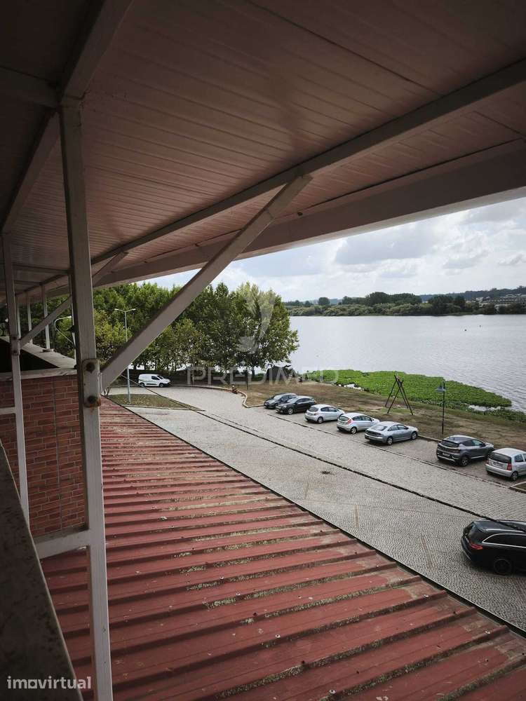 Restaurante com diversas salas em frente á Pateira de Fermentelos/A... - Grande imagem: 5/23