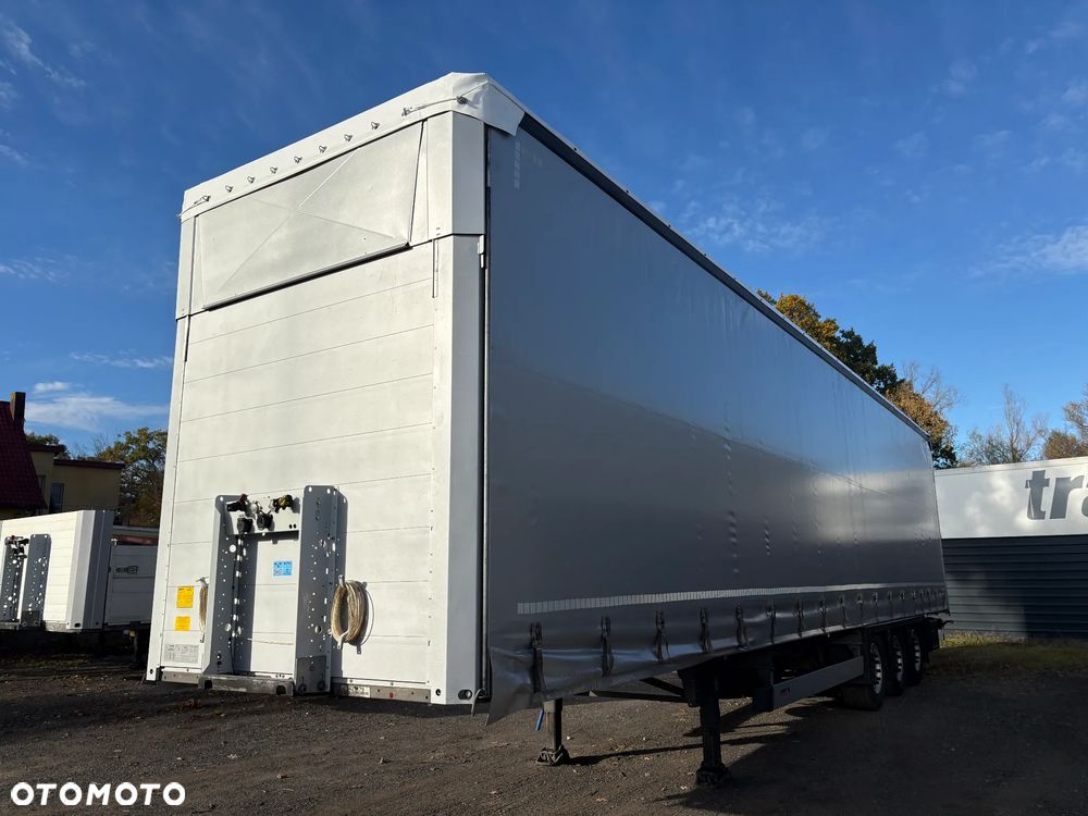Schmitz Cargobull Varios Mega oś podnoszona
