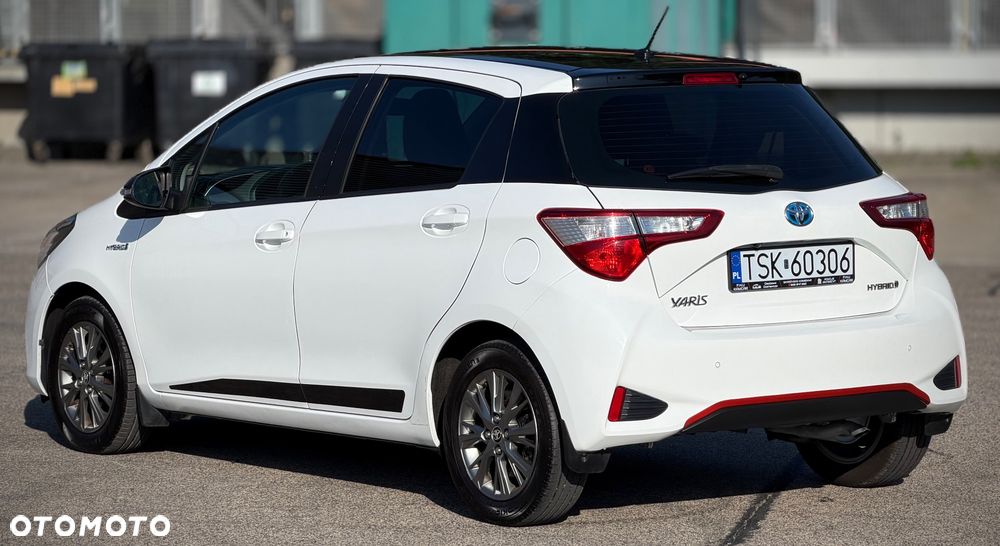 Toyota Yaris Hybrid 100 Premium - 2