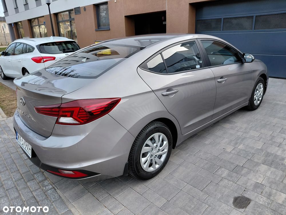 Hyundai Elantra 1.6 Classic Plus - 5