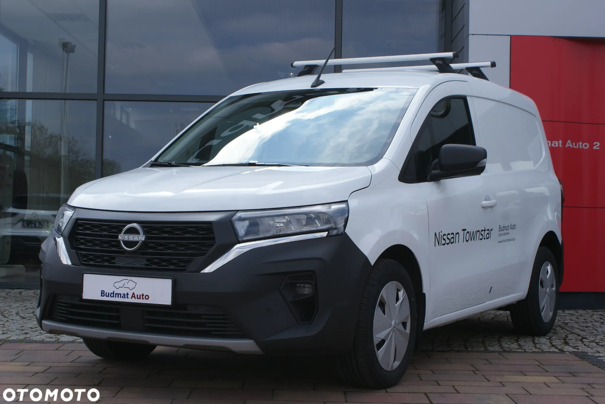 Nissan Towsntar - 3
