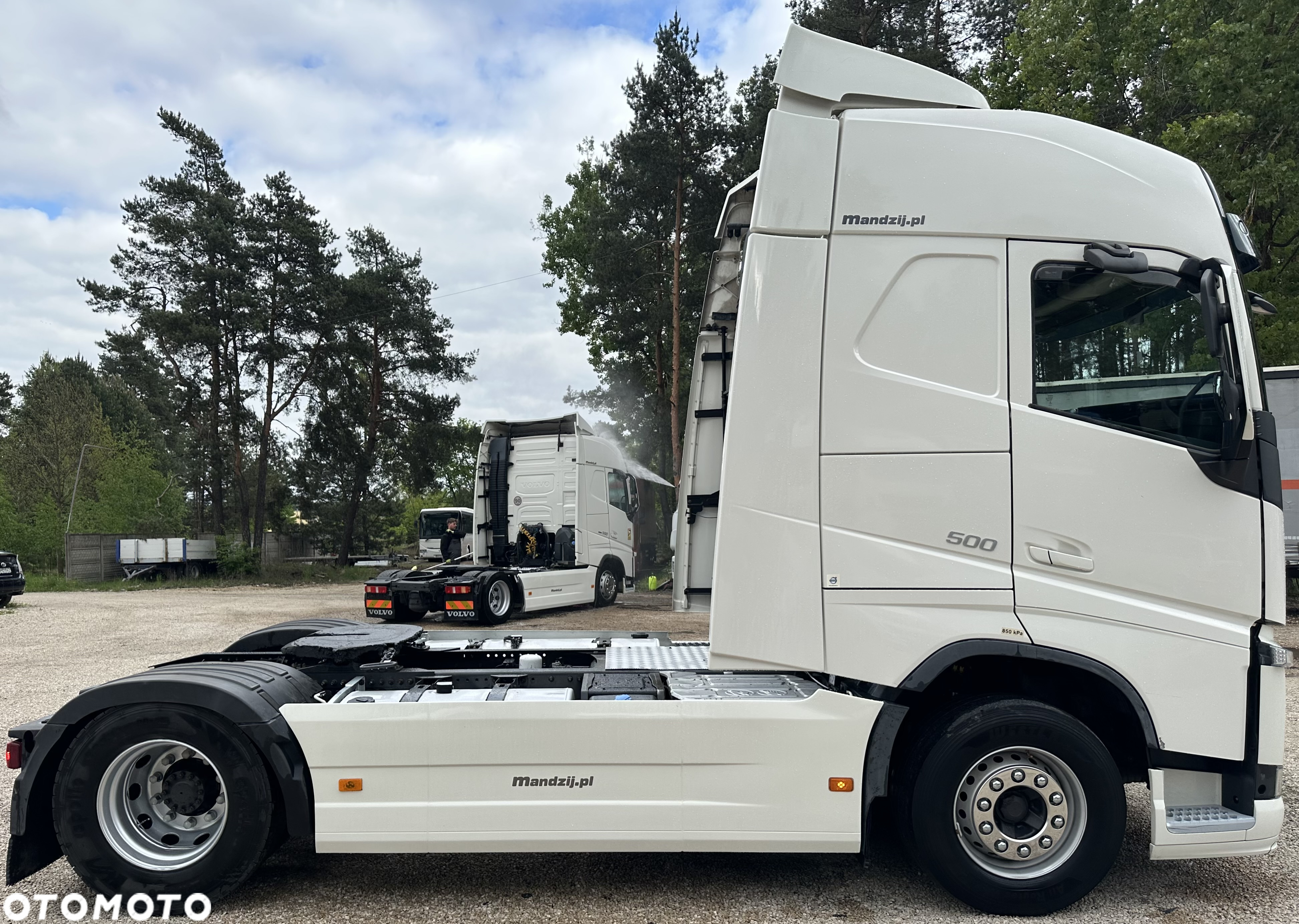 Volvo FH500 GLOB XL AUTOMAT FULLSPOJLERY KLIMA SKÓRA LED LODÓWKA 2xALUTANK EURO 6 2015r ŁADNY - 7