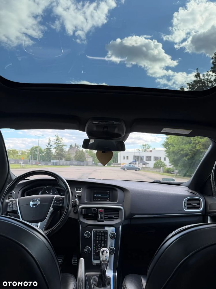 Volvo V40 D3 R Design - 8