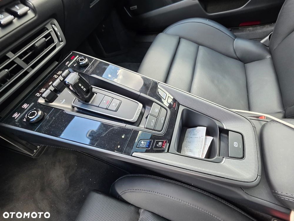 Porsche 911 Carrera 4 PDK - 8