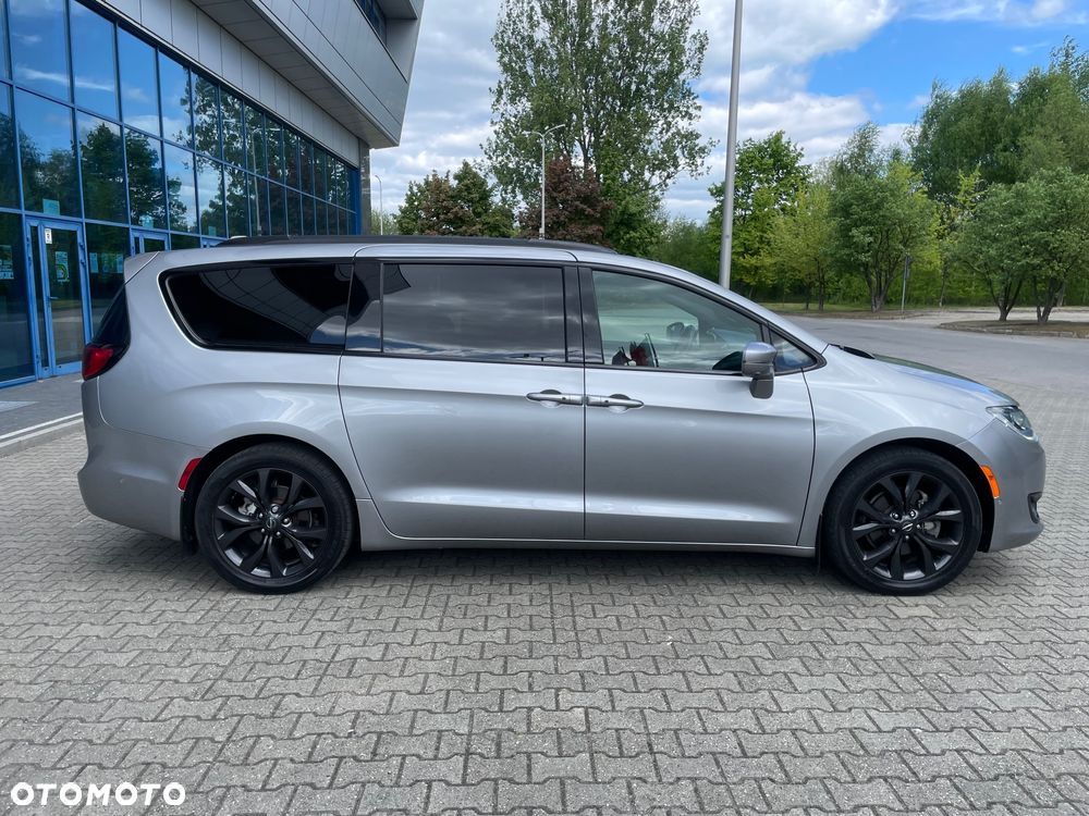 Chrysler Pacifica - 2