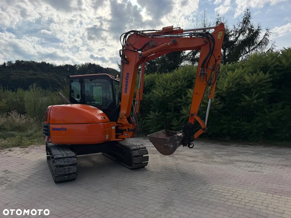 Komatsu Koparka Gąsienicowa 8 ton PC80MR-3. Sprowadzona z Norwegii. Centralne smarowanie!! Maszyna jak Nowa 2016rok. Niski Przebieg3x łamane Ramię. Klimatyzacja ser.DEKRA. Własna pompa paliwa. Ani deka luzów i wycieków. Gąsienice klepki bez zużycia! Podwozie w pięknym stanie. Okazja Maszyna zadbana!! Po serwisach eksploatacyjnych. - 5