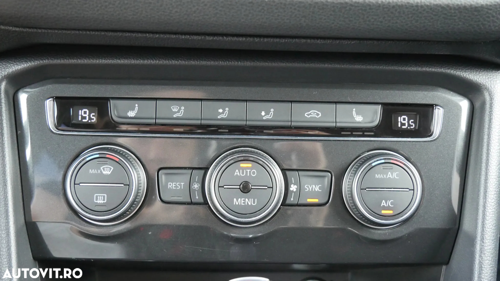Volkswagen Tiguan - 24