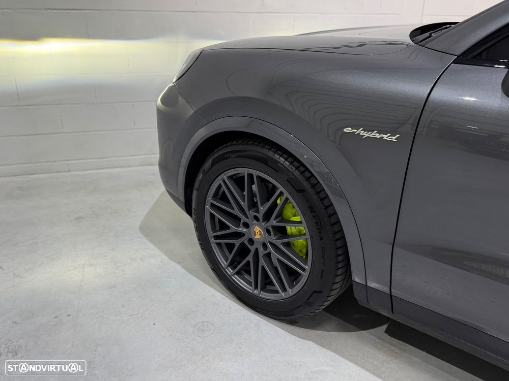 Porsche Cayenne Coupé E-Hybrid - 42