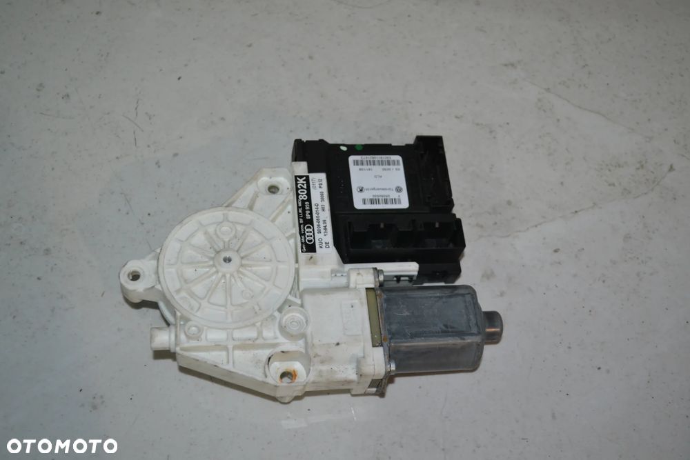 AUDI A3 8P LIFT SILNICZEK SZYB PRAWY PRZÓD PRZEDNI EUROPA 8P0959802K - 1