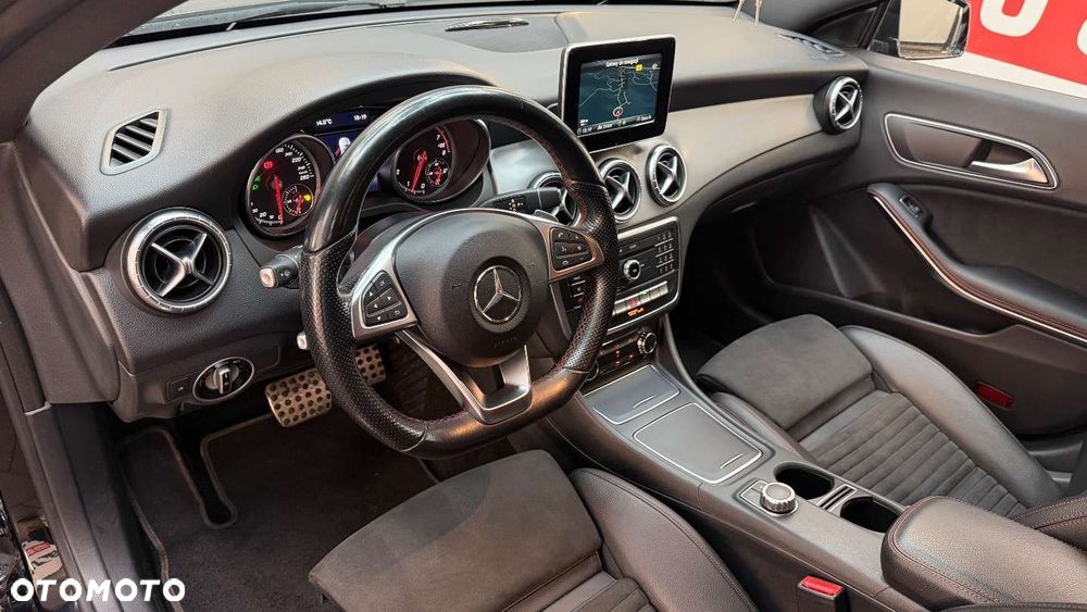 Mercedes-Benz CLA - 24