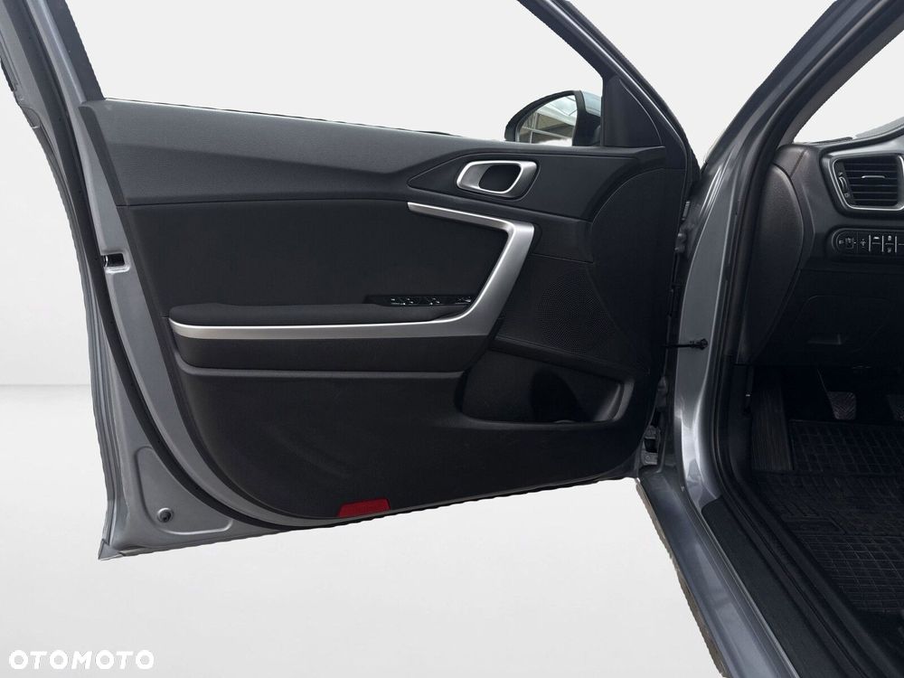 Kia Ceed - 11