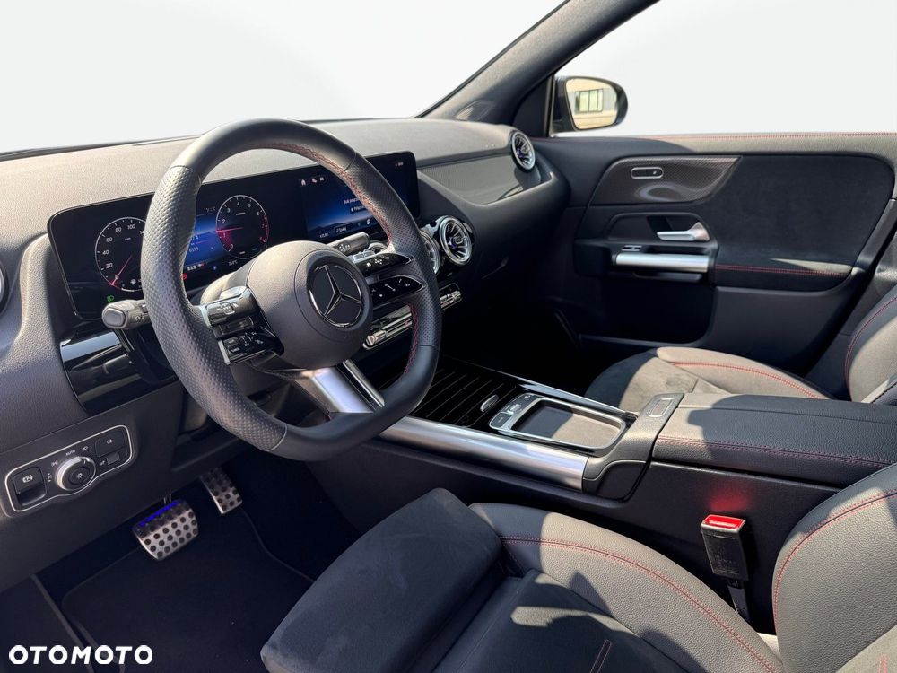 Mercedes-Benz GLA - 12