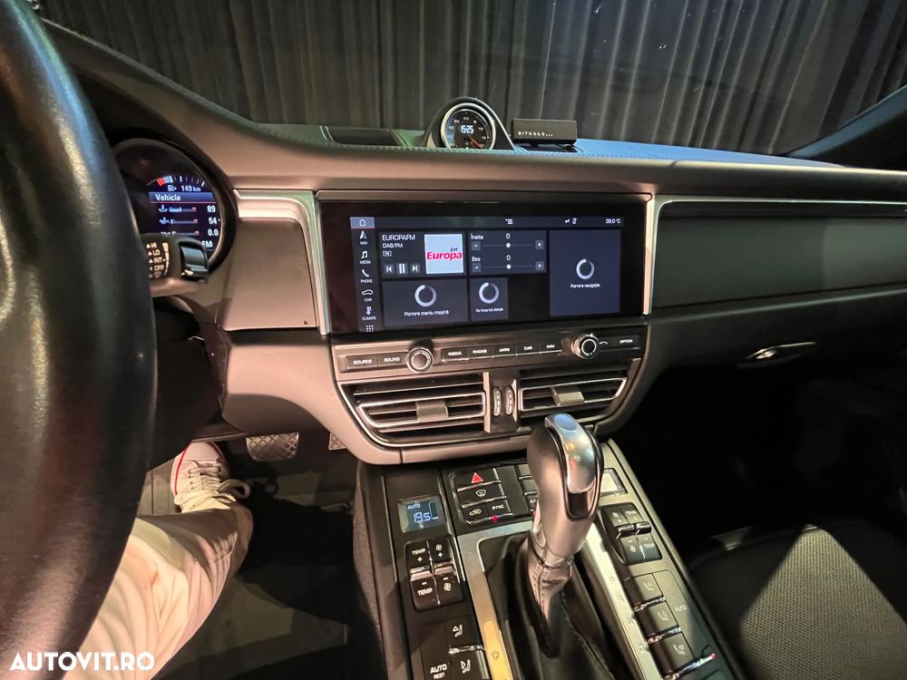 Porsche Macan - 28
