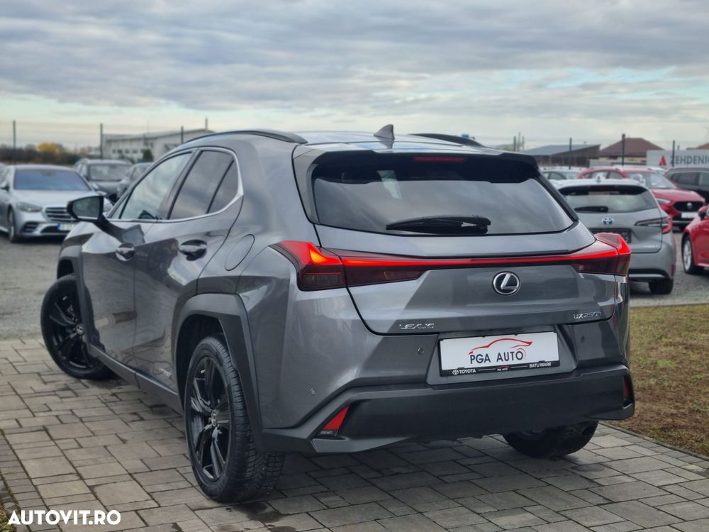 Lexus UX 250h Luxury Line - 8