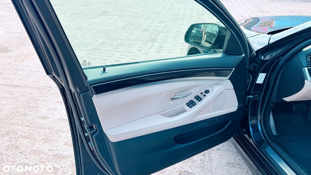 BMW Seria 5 528i xDrive Sport-Aut Luxury Line - 12