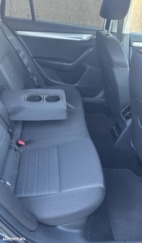 Skoda Octavia 2.0 TDI ELEGANCE DSG - 13