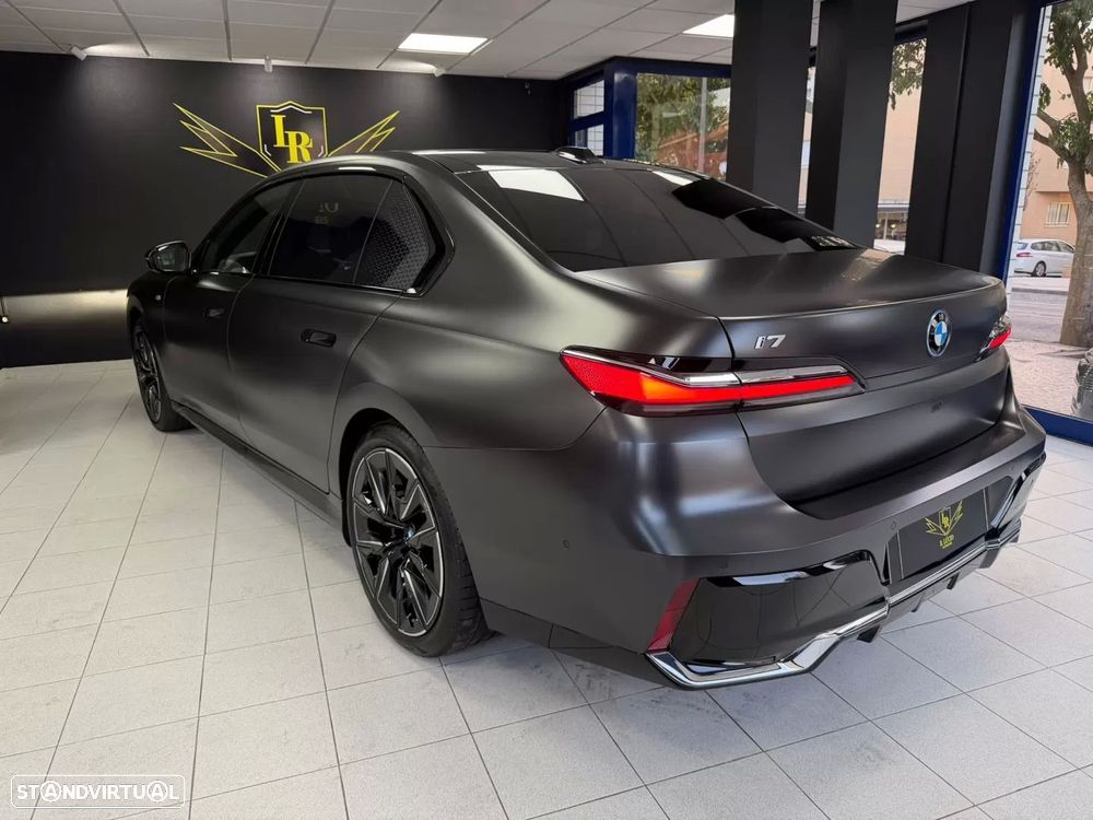 BMW i7 eDrive50 Pack Desportivo M - 19