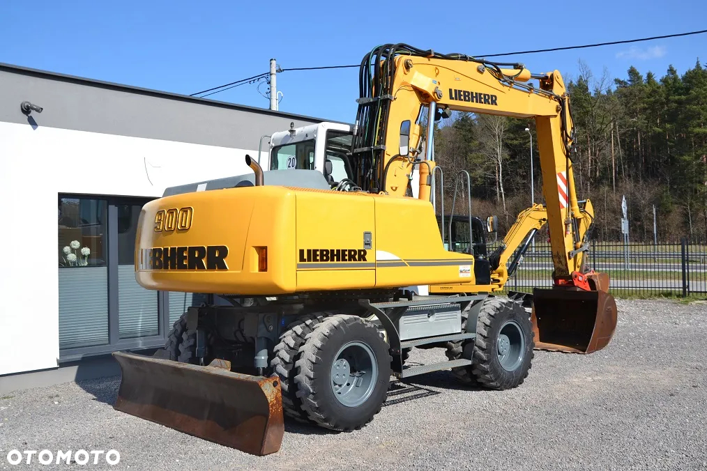 Liebherr A900 C - 10