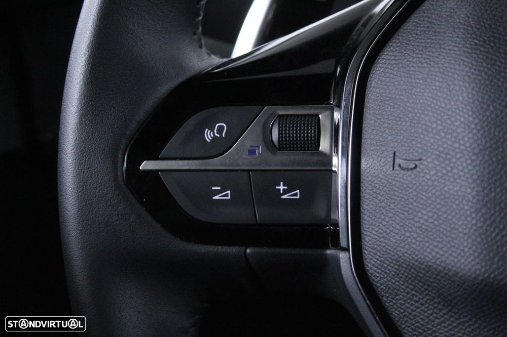 Peugeot 2008 1.2 Hybrid Allure e-DCS6 - 22