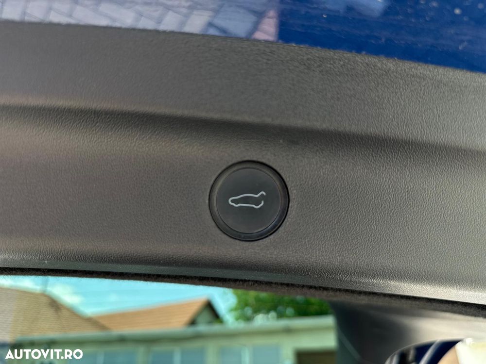 Tesla Model Y Long Range Dual Motor AWD - 38