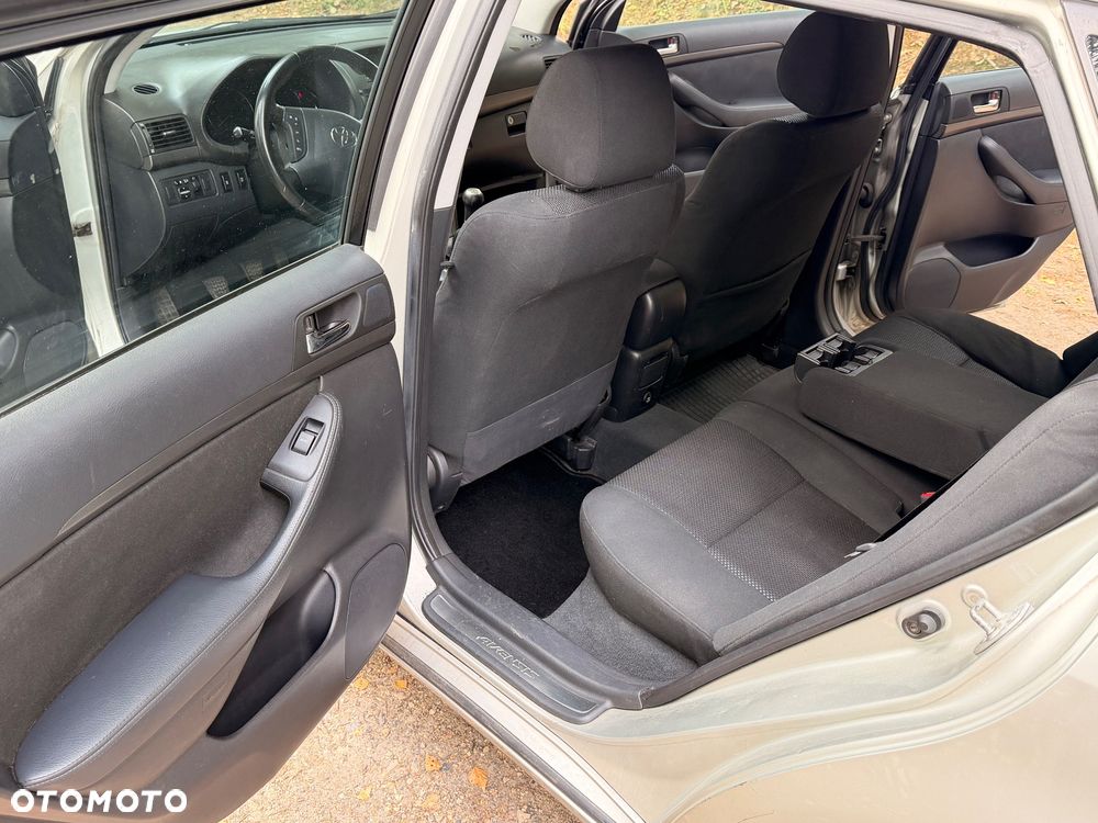 Toyota Avensis 2.0 D-4D Combi - 16
