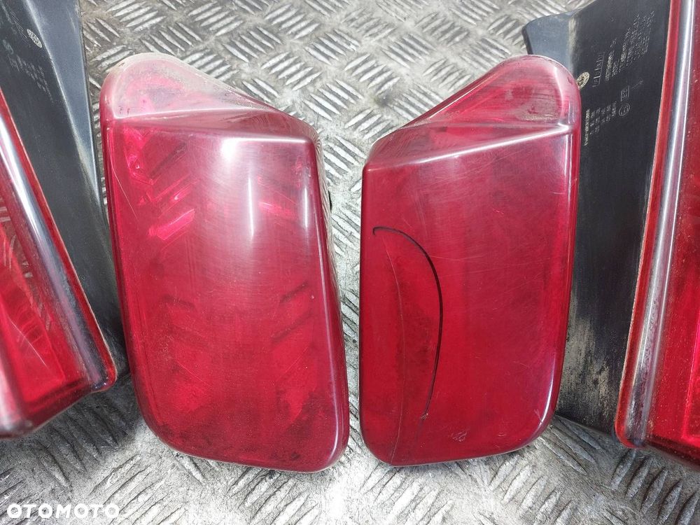 LAMPA LEWY TYŁ + PRAWY TYŁ W BŁOTNIK W KLAPĘ FIAT STILO I HB 5D - 3