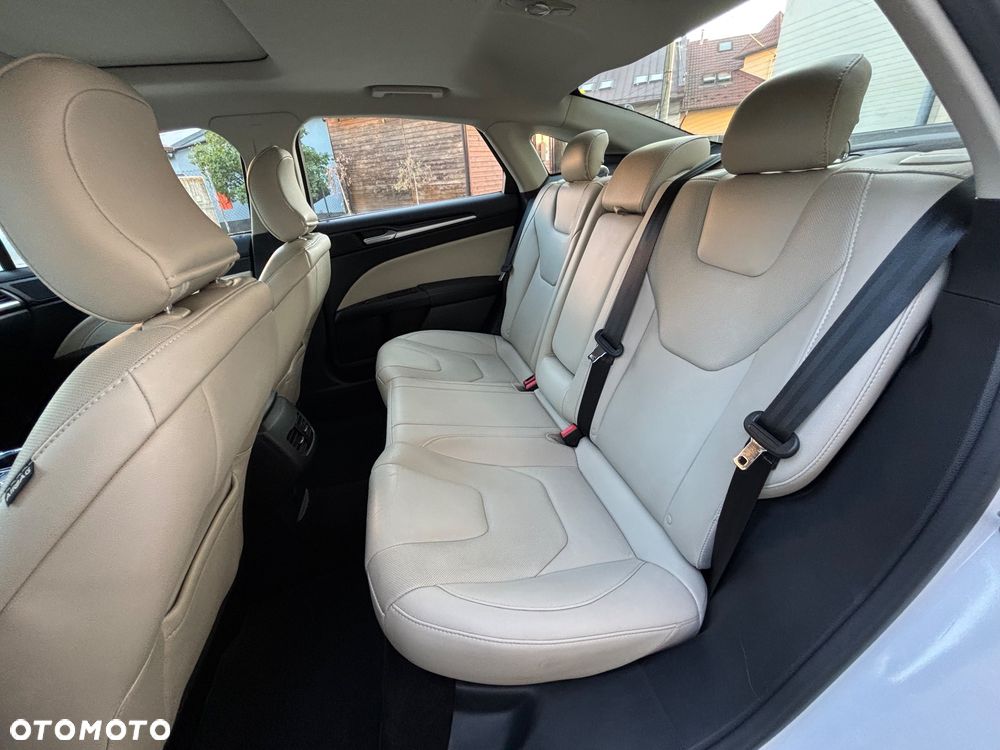 Ford Fusion 2.0 EcoBoost Titanium - 19