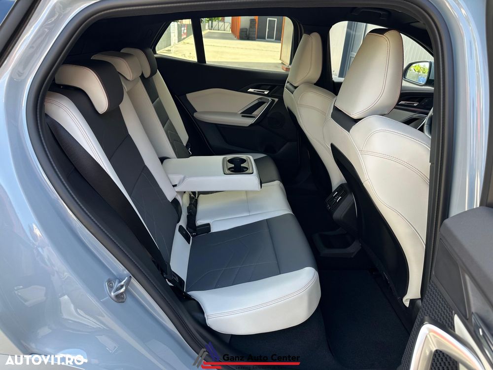BMW iX2 eDrive20 - 16
