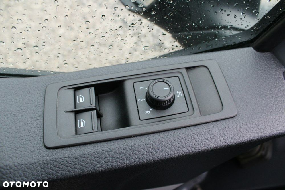 Volkswagen Caravelle - 12