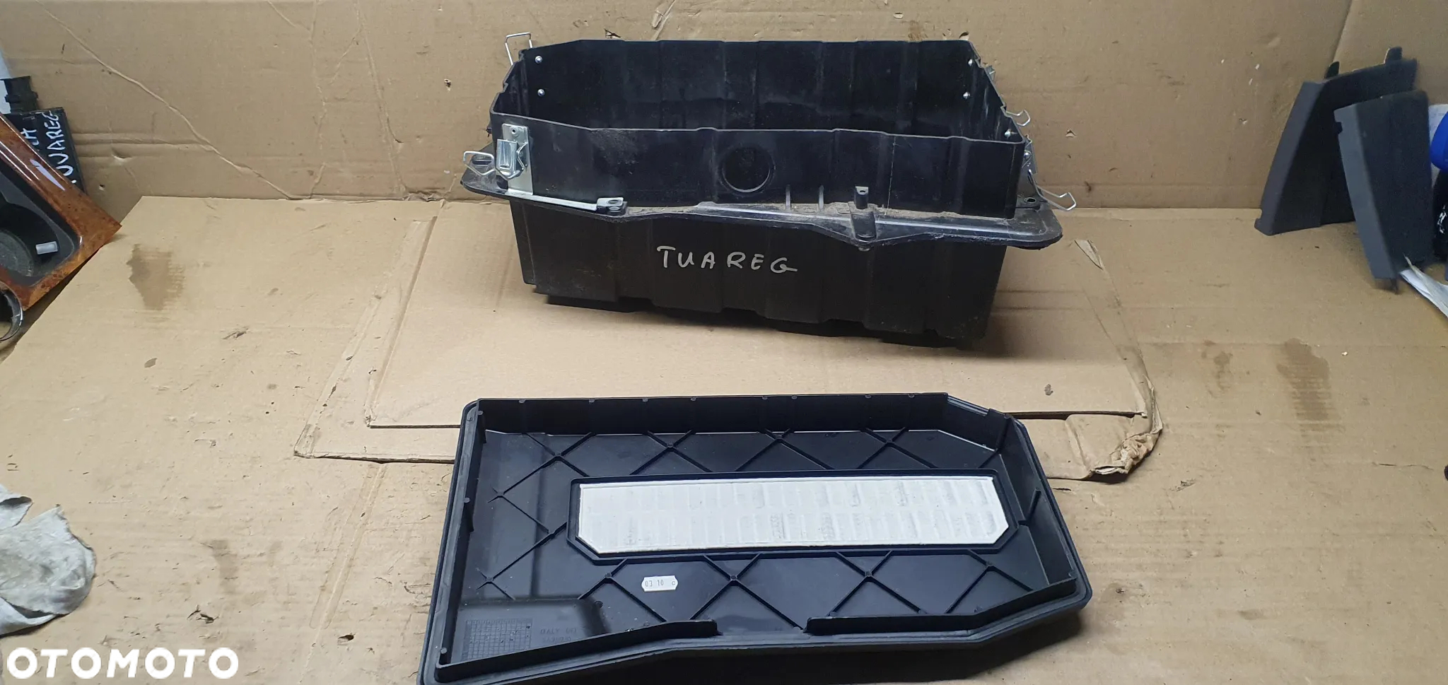 Obudowa podstawa akumulatora VW Touareg 7L 7L0864643B 7L0801283D - 4