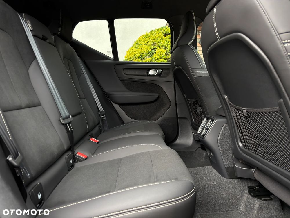 Volvo XC 40 B3 B DKG Ultra Black Edition - 10