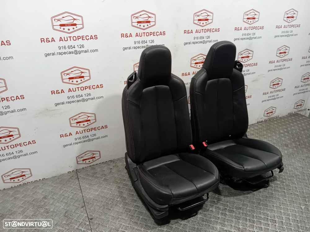 Conjunto de Bancos Mazda MX-5 NC em Pele Original - 2