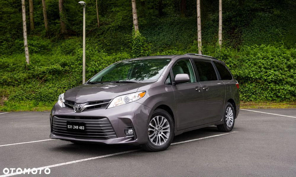 Toyota Sienna - 2