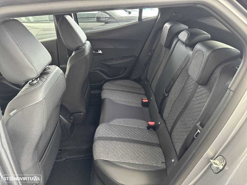 Peugeot 2008 1.2 PureTech Allure - 12