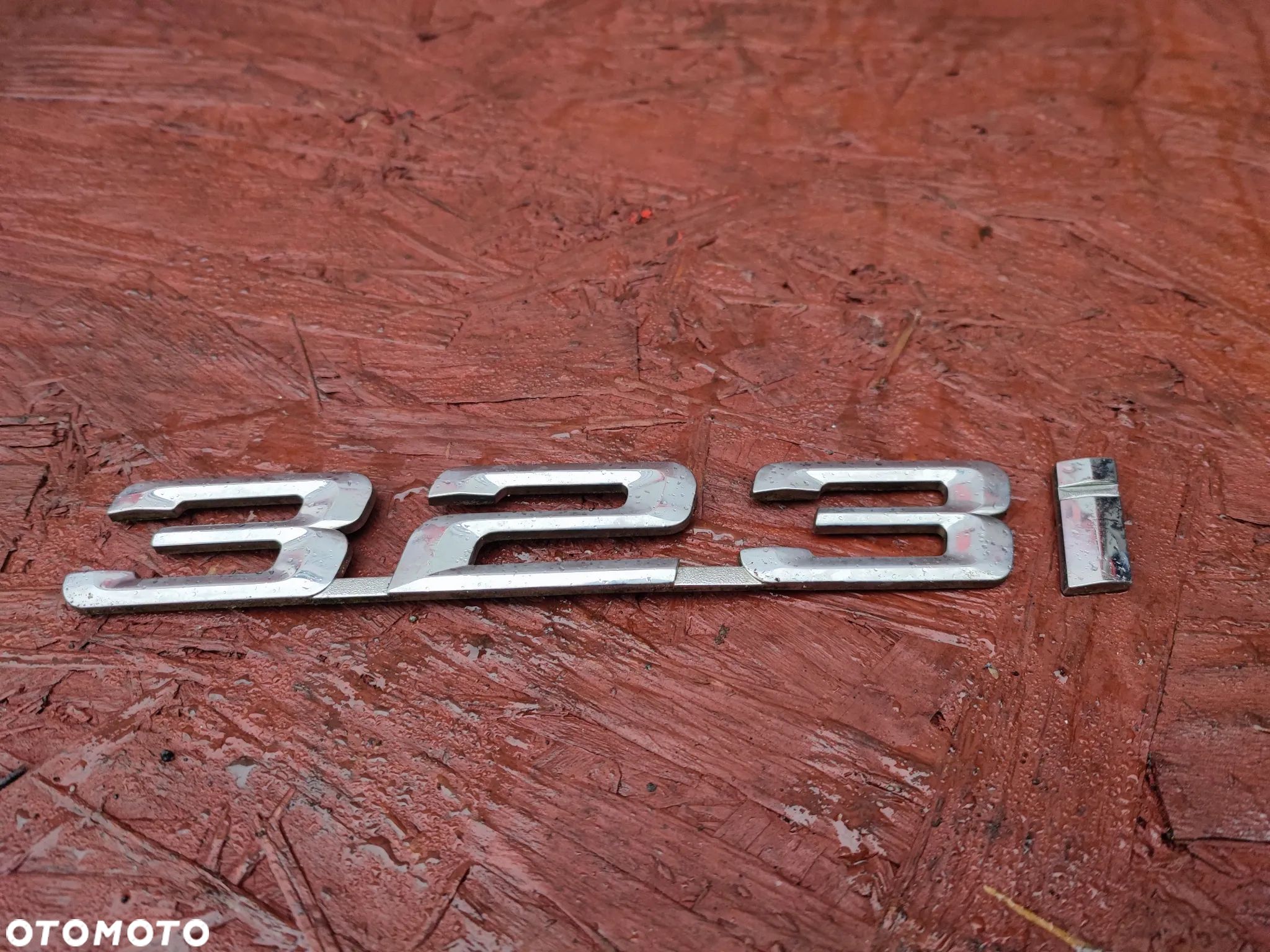 BMW E36 ORYGINALNY ZNACZEK / EMBLEMAT NA KLAPĘ 323i O NR. 8 170 184 / 8 108 831 OEM - 1