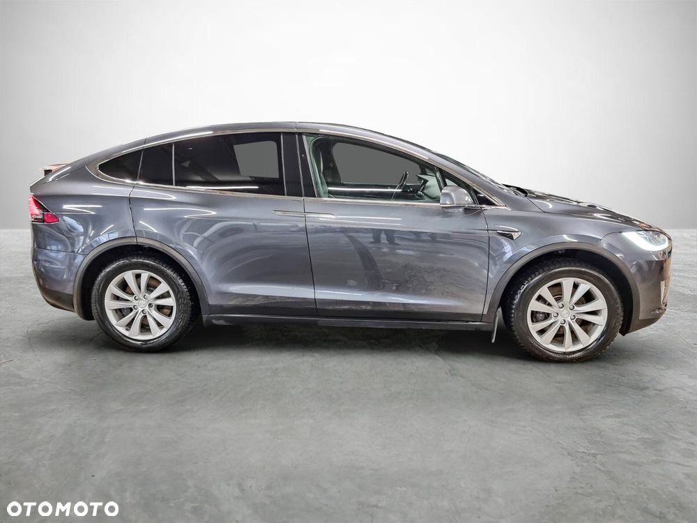 Tesla Model X - 6