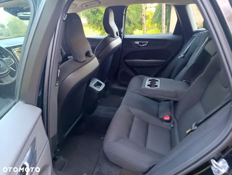 Volvo XC 60 T5 AWD Momentum Pro - 16