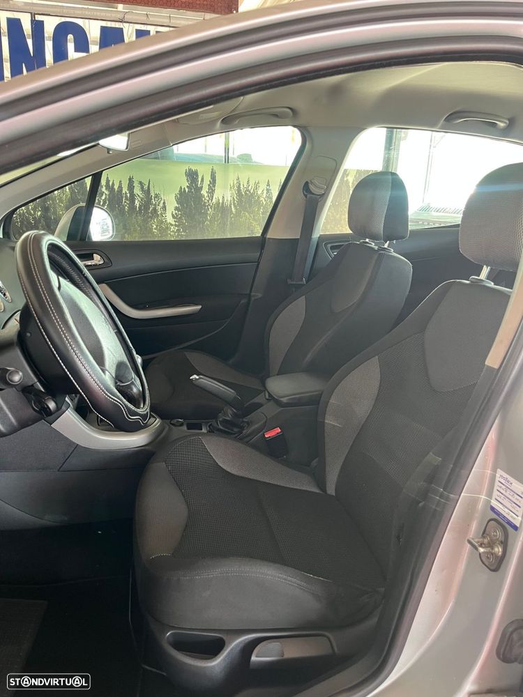 Peugeot 308 1.4 16V Executive - 22