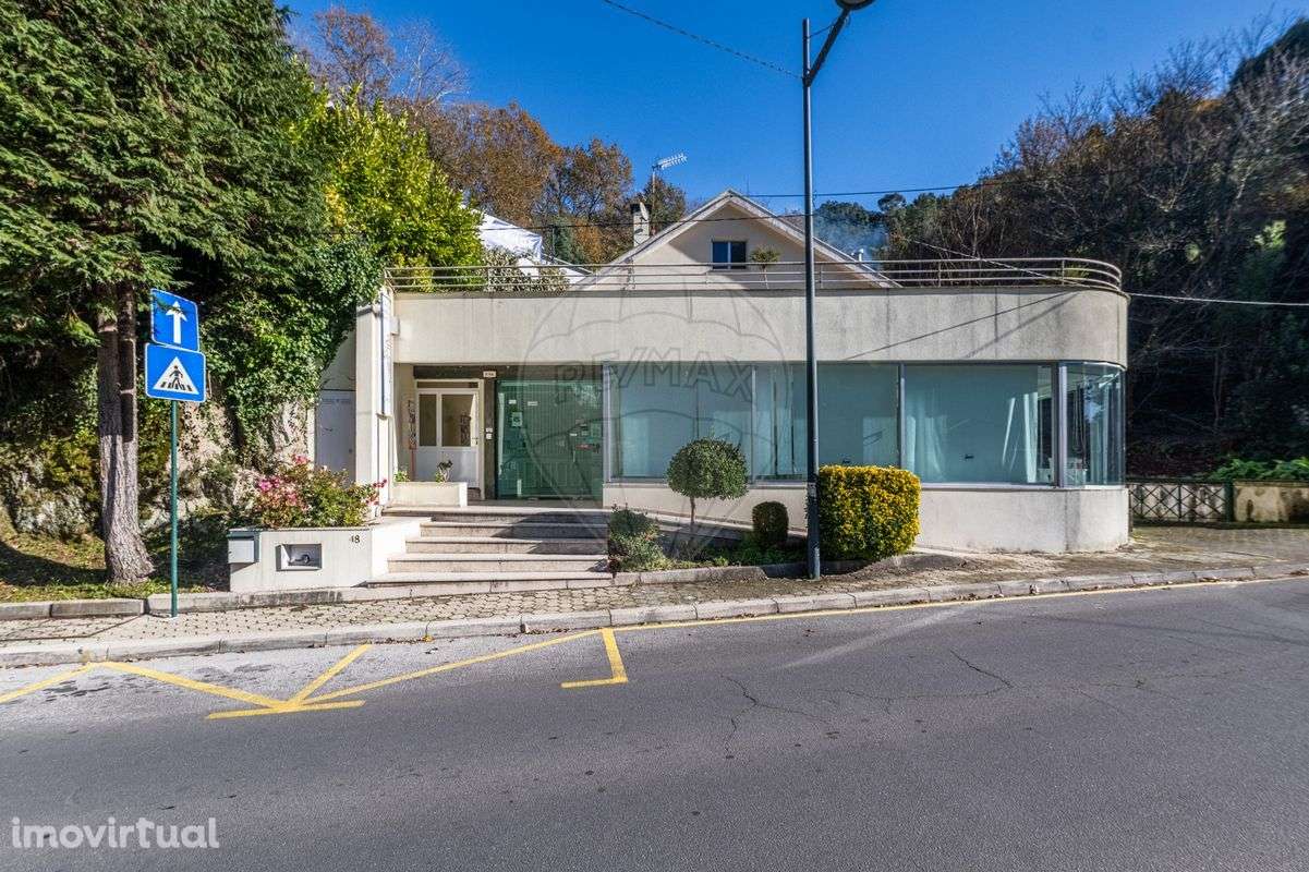 Moradia T5 + espaço comercial de grandes dimensões no centro do Gerês! - Grande imagem: 2/42