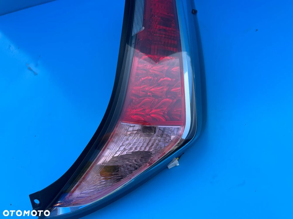 LAMPA TYLNA PRAWA TOYOTA AYGO II 14- - 3