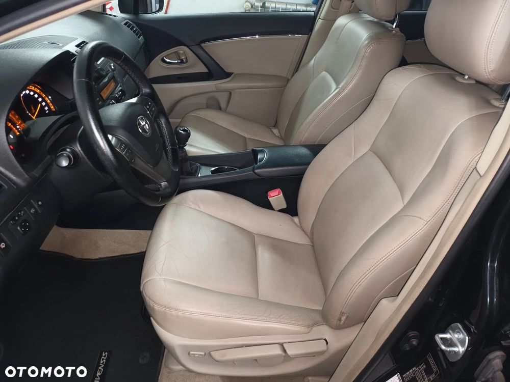 Toyota Avensis 1.8 Premium EU5 - 19
